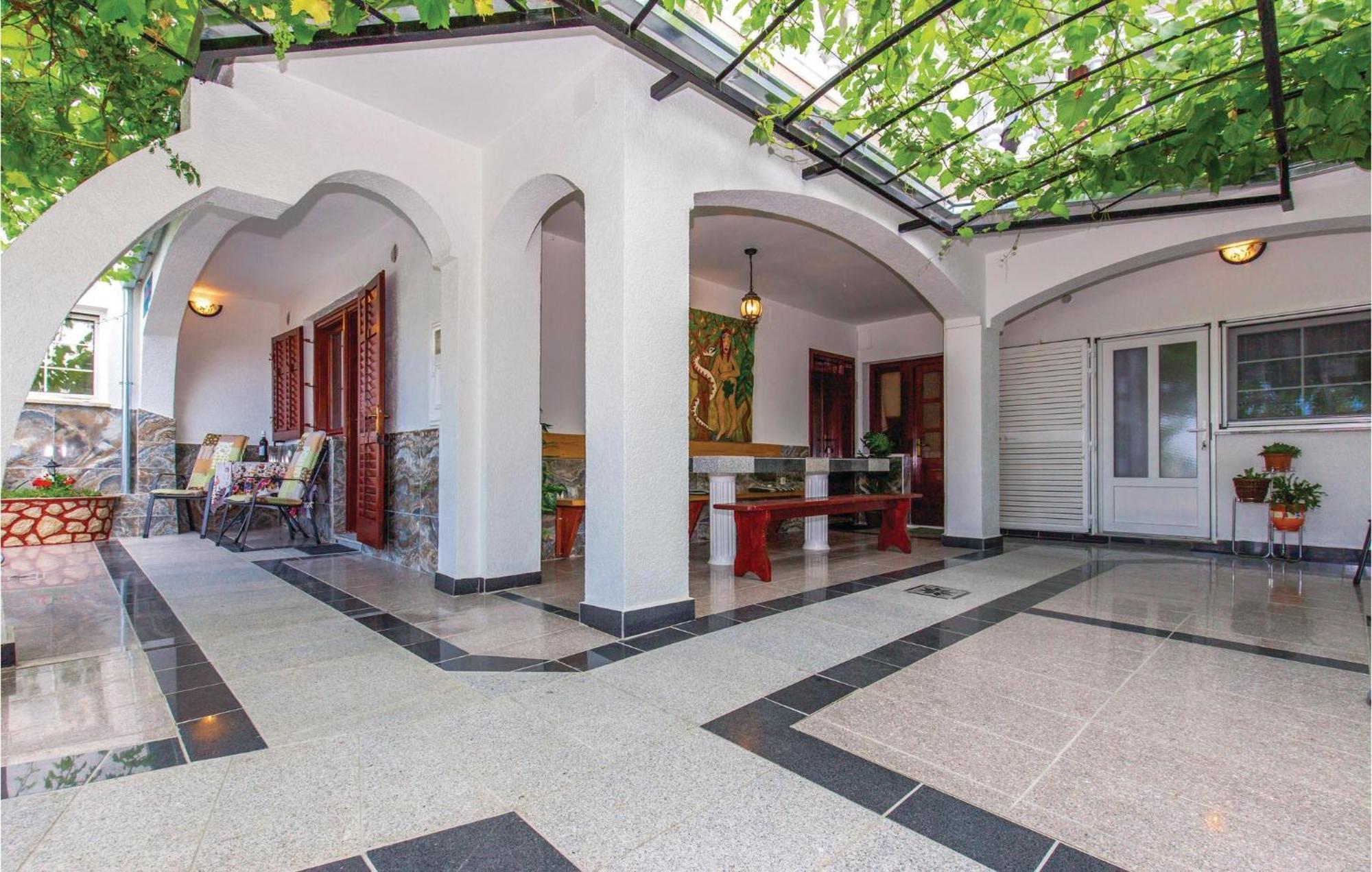 Stunning Apartment In Crikvenica With Kitchen Exterior foto
