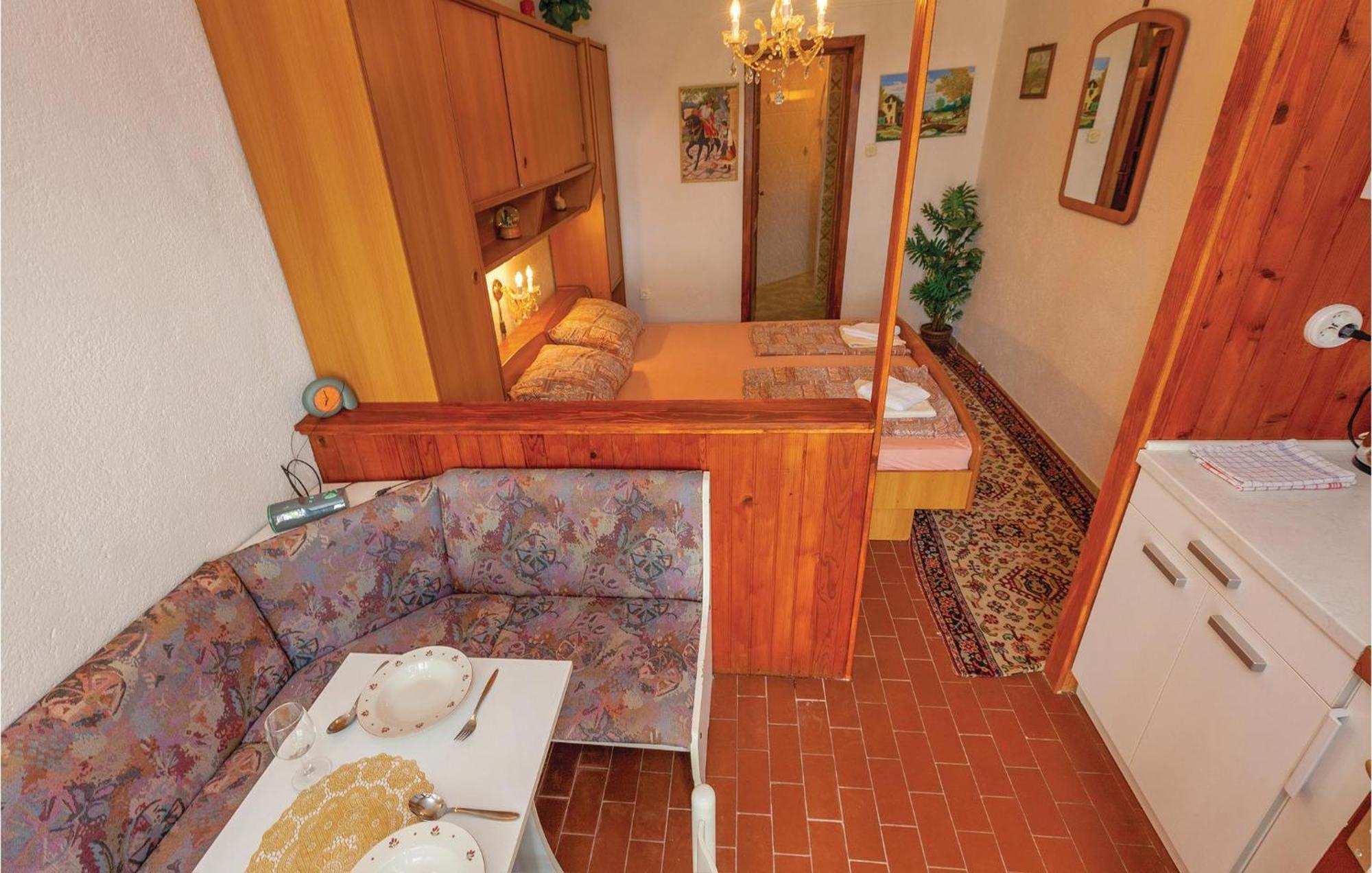 Stunning Apartment In Crikvenica With Kitchen Exterior foto