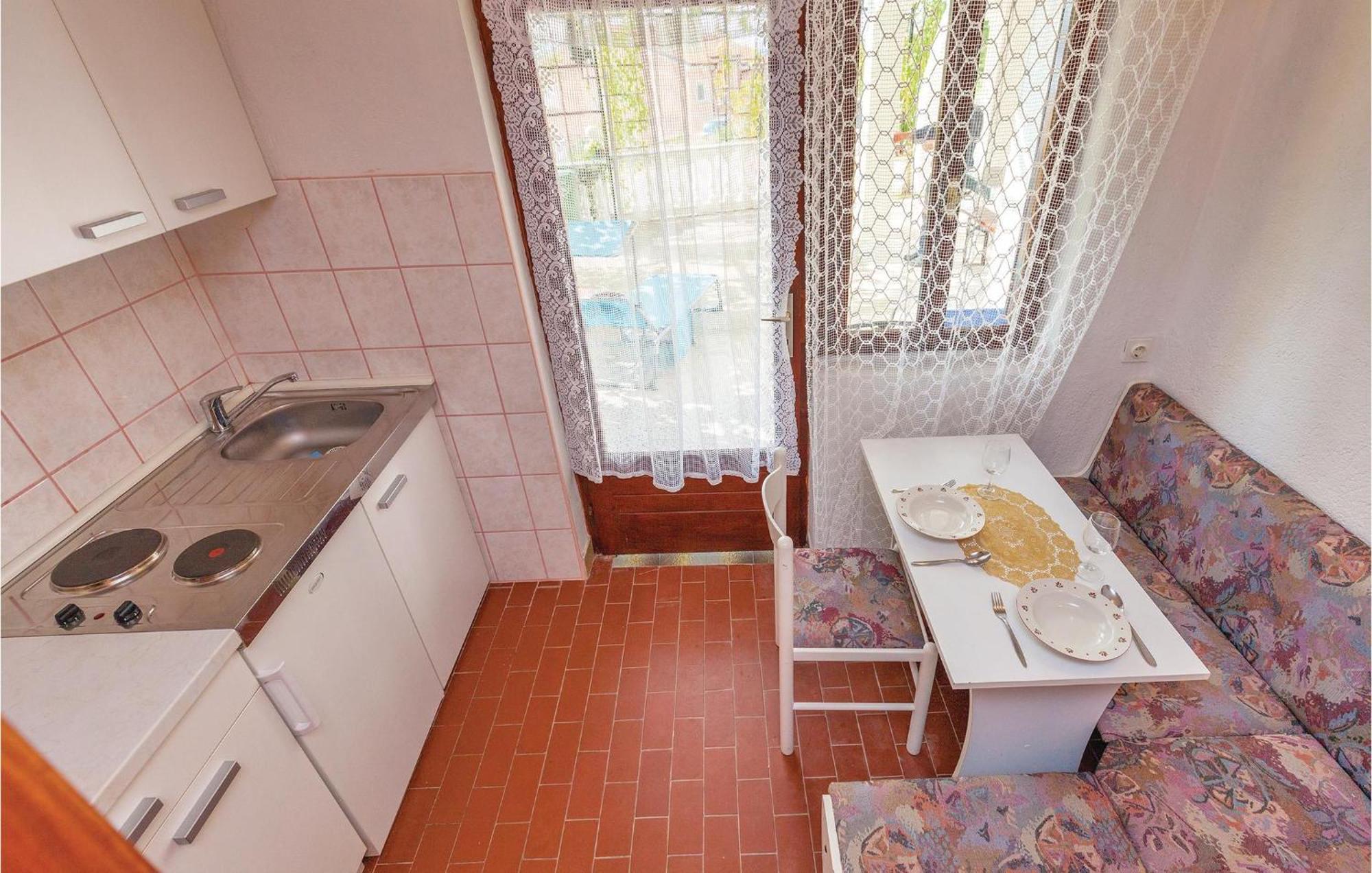 Stunning Apartment In Crikvenica With Kitchen Exterior foto
